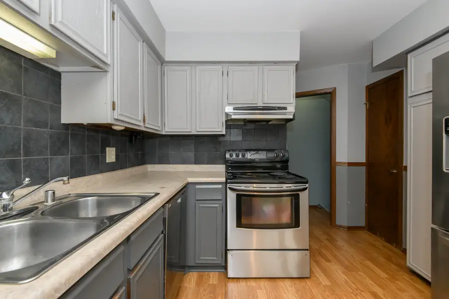 1320 Camden Way, Waukesha, WI 53186 - #3