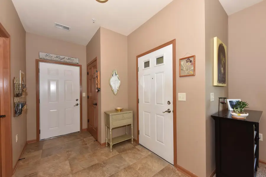 1800 New Port Vista Dr, Port Washington, WI 53024 - #3