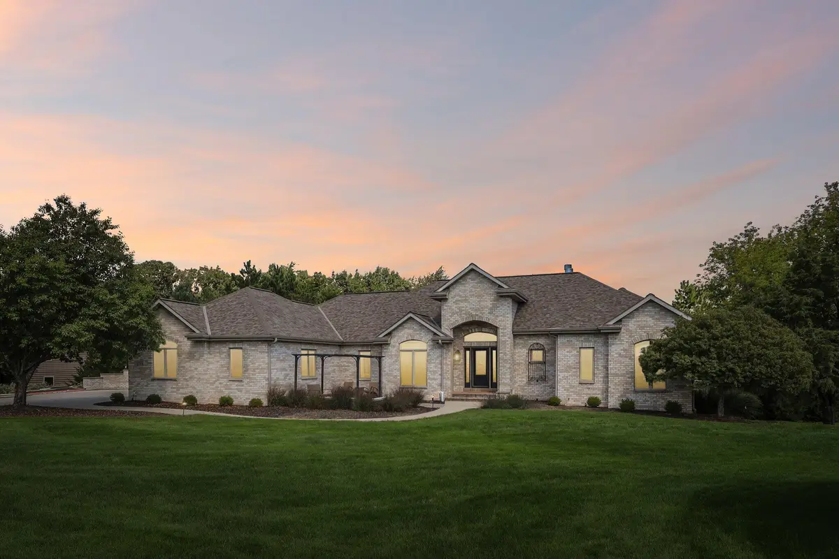 194 Crooked Stick Pass, North Prairie, WI 53153 - #1