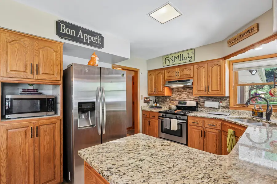 W151N6887 Glenview Dr, Menomonee Falls, WI 53051 - #3