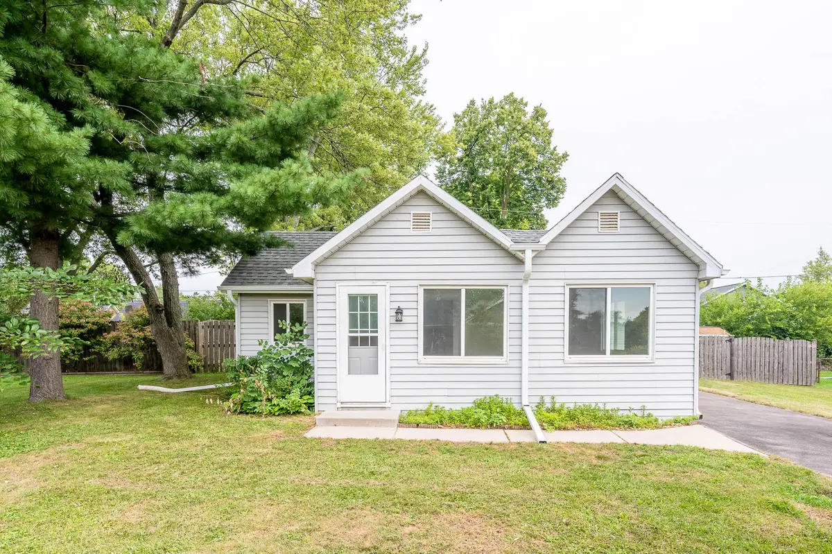 24824 69th St, Paddock Lake, WI 53168 - #1