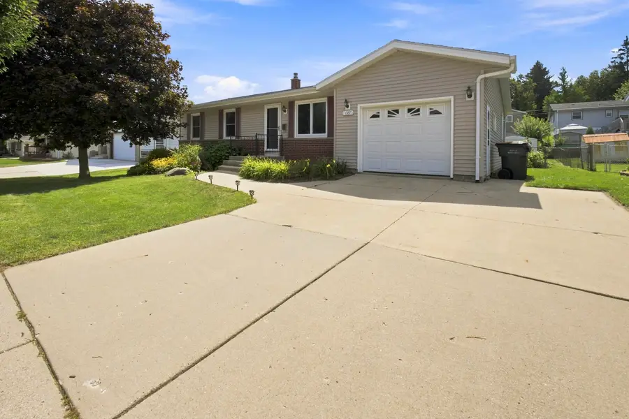 1367 Balsam Pl, West Bend, WI 53095 - #2
