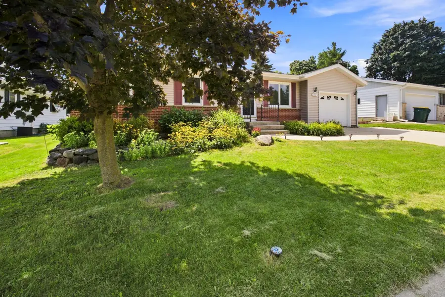 1367 Balsam Pl, West Bend, WI 53095 - #3