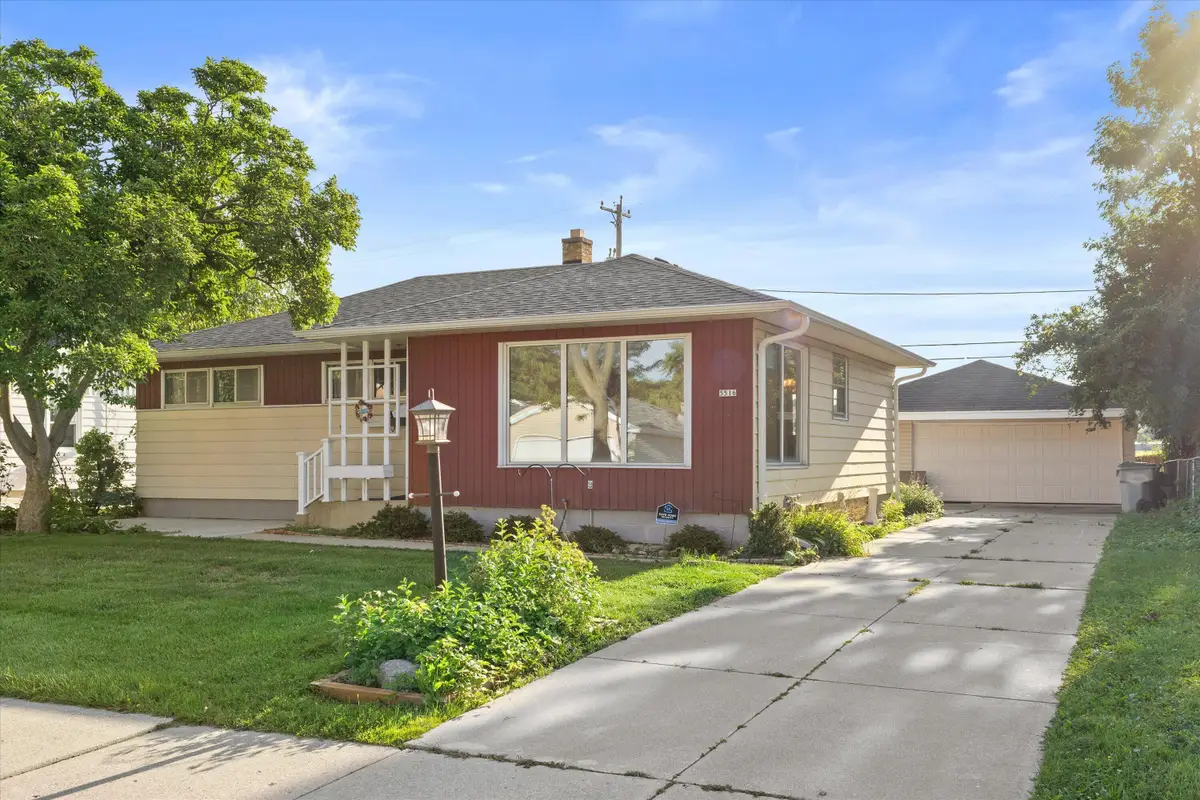 5516 N 103rd St, Milwaukee, WI 53225 - #1