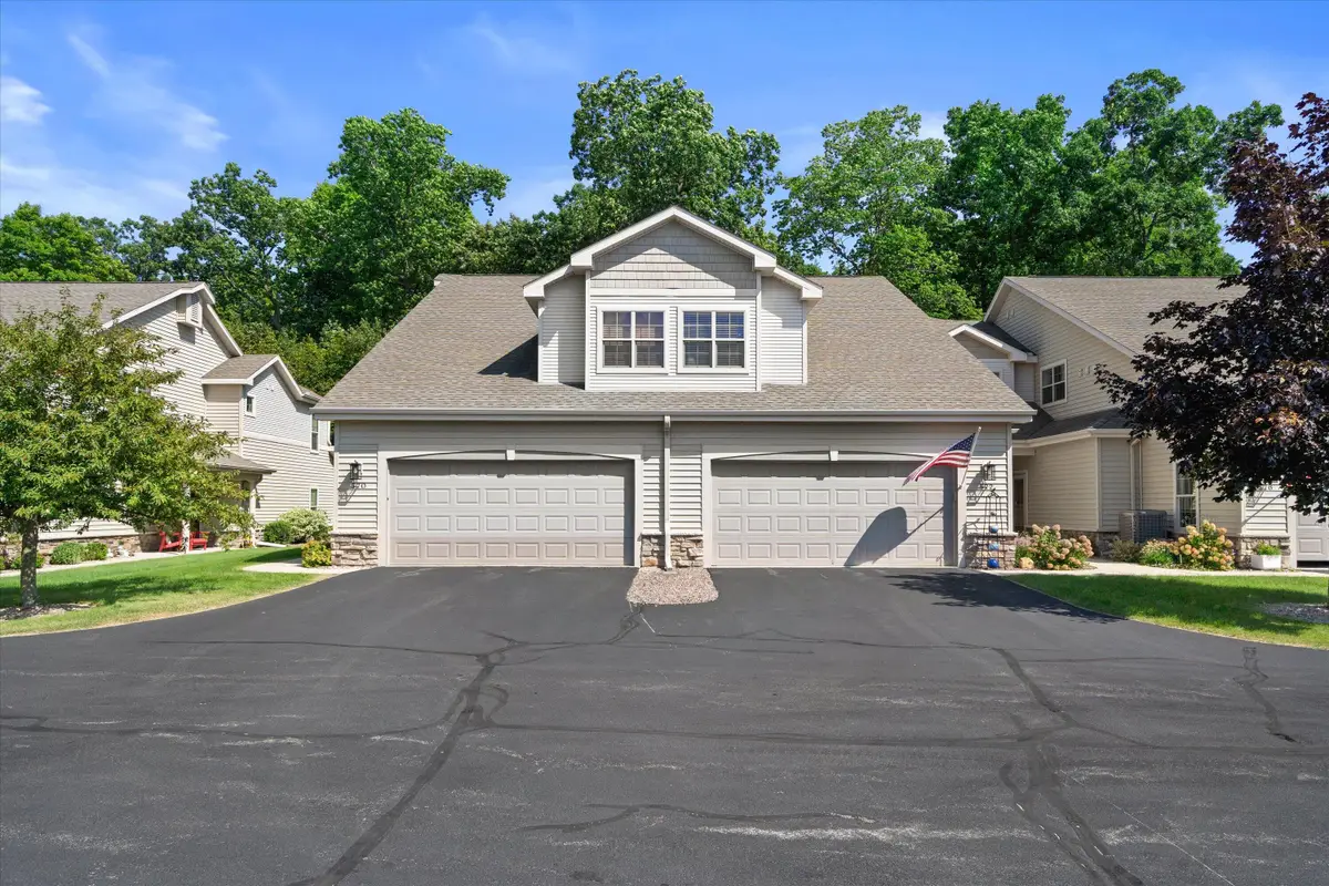 572 Cedar Bluffs Way, Slinger, WI 53086 - #1