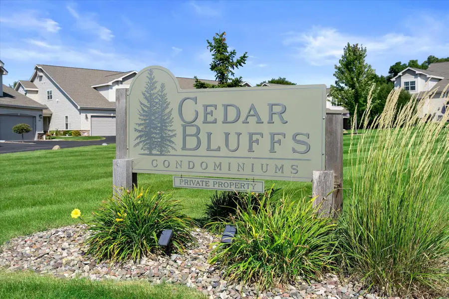 572 Cedar Bluffs Way, Slinger, WI 53086 - #2