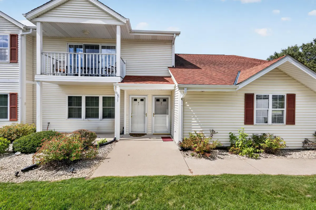 677 Wood River Ct, West Bend, WI 53095 - #1