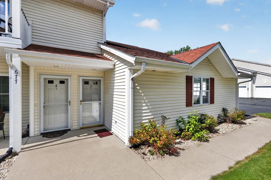 677 Wood River Ct, West Bend, WI 53095 - #2