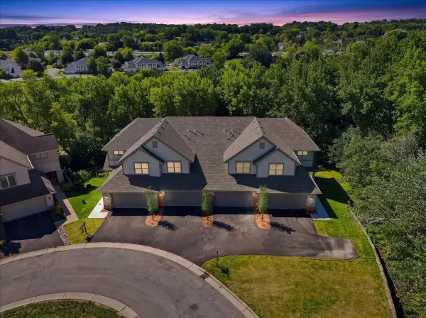 255 Aerie Cir, Brookfield, WI 53045