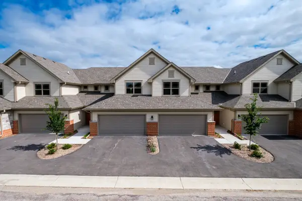 255 Aerie Cir, Brookfield, WI 53045