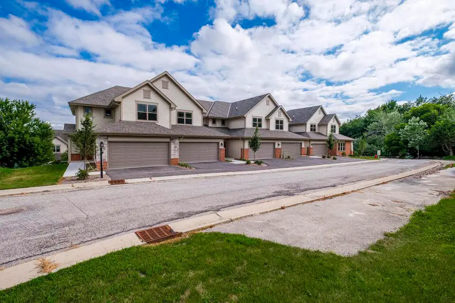 255 Aerie Cir, Brookfield, WI 53045 - #2