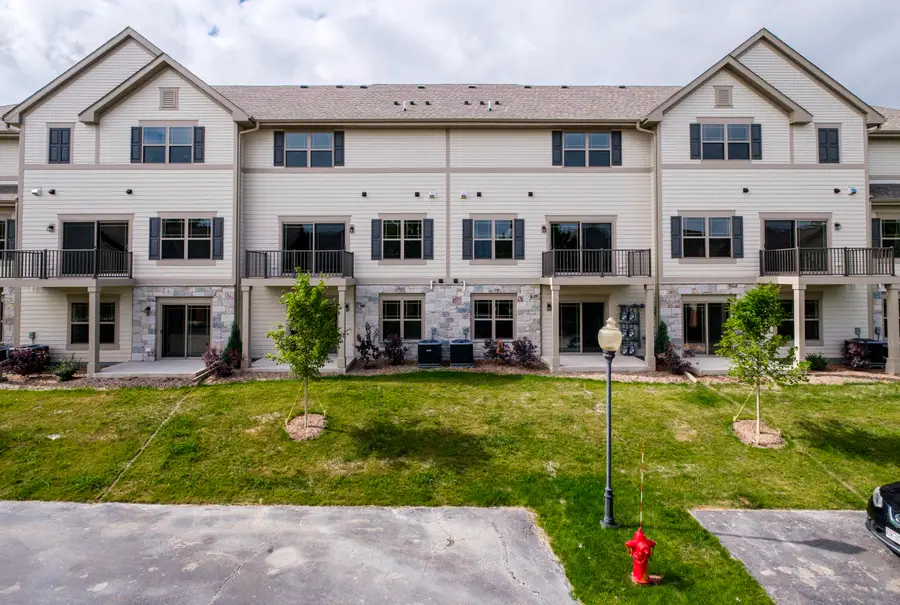 255 Aerie Cir, Brookfield, WI 53045 - #3