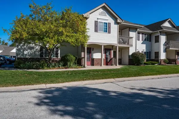 596 Pewaukee Rd, Pewaukee, WI 53072