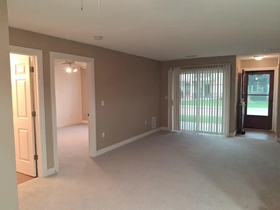 596 Pewaukee Rd, Pewaukee, WI 53072 - #2