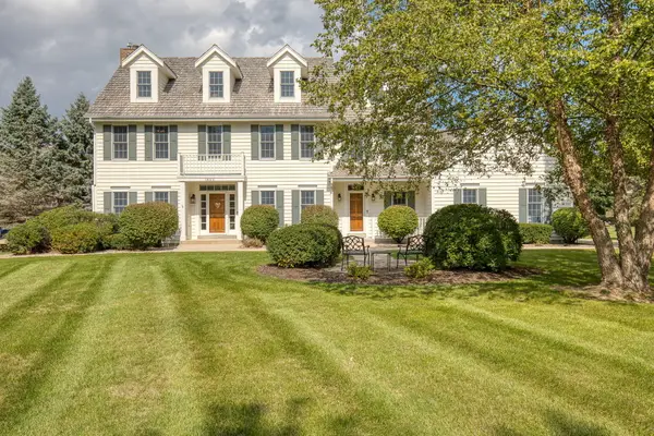 1600 Starbridge Dr, Brookfield, WI 53005