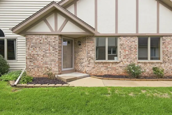 N34W23895 Grace Ave, Pewaukee, WI 53072