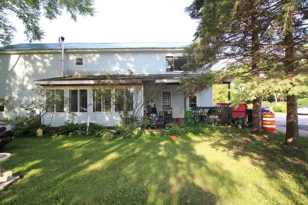 13 W Main St, Deerfield, WI 53523