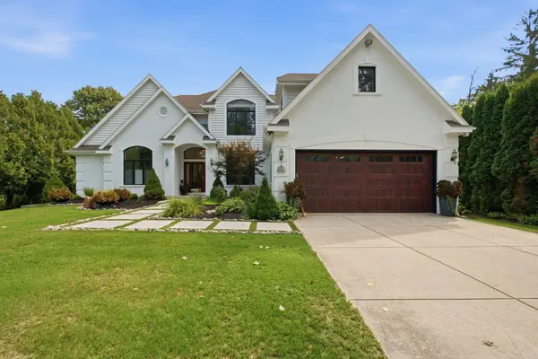 W321N7631 Silver Spring Dr, Merton, WI 53029