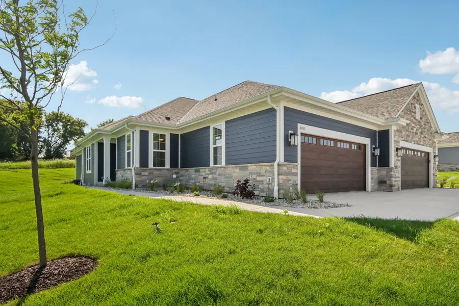 2127 Bluestem Dr, Waukesha, WI 53188 - #2