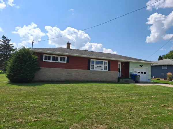 863 West St, Watertown, WI 53094