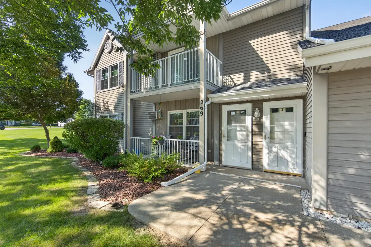 269 Minz Park Cir, West Bend, WI 53095 - #1