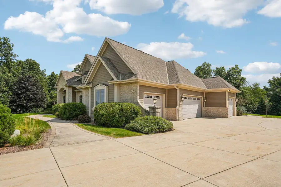 N48W25237 Aberdeen Dr, Lisbon, WI 53072 - #2