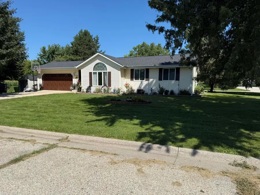 531 Susie St, Delavan, WI 53115 - #2