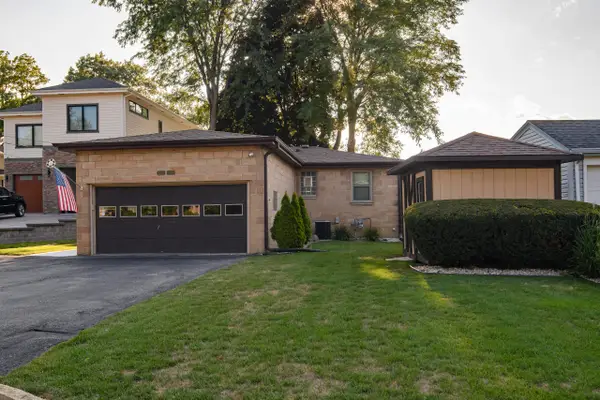 W180S6903 Muskego Dr, Muskego, WI 53150