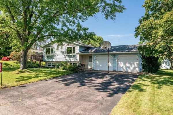 N5467 Penney Ln, Onalaska, WI 54650