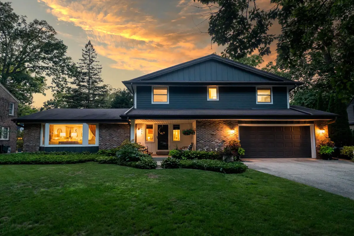1521 N 122nd St, Wauwatosa, WI 53226 - #1