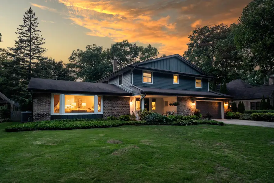 1521 N 122nd St, Wauwatosa, WI 53226 - #2