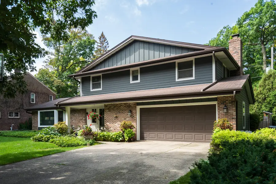 1521 N 122nd St, Wauwatosa, WI 53226 - #3