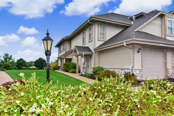 W173N5537 Ravenwood Dr, Menomonee Falls, WI 53051