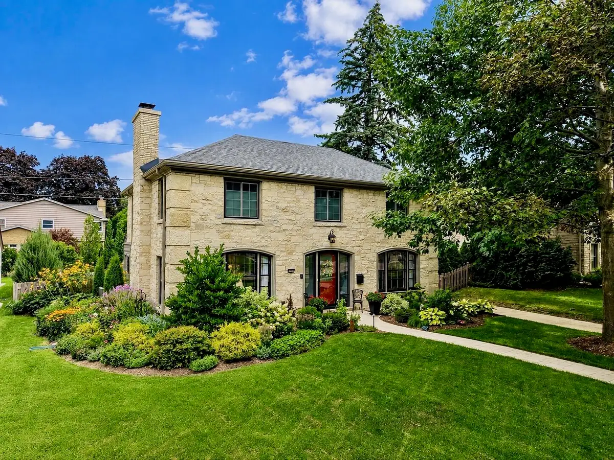 7822 W Wisconsin Ave, Wauwatosa, WI 53213 - #1