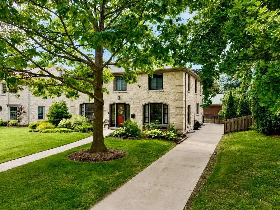 7822 W Wisconsin Ave, Wauwatosa, WI 53213 - #3