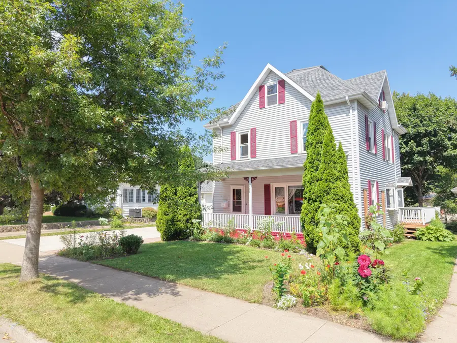 420 W Decker St, Viroqua, WI 54665 - #2
