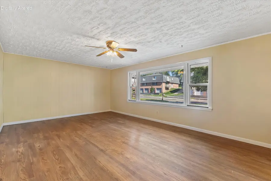 1915 Miller St, West Bend, WI 53095 - #3