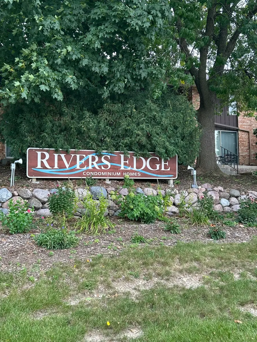 4155 W Rivers Edge Cir, Brown Deer, WI 53209 - #2