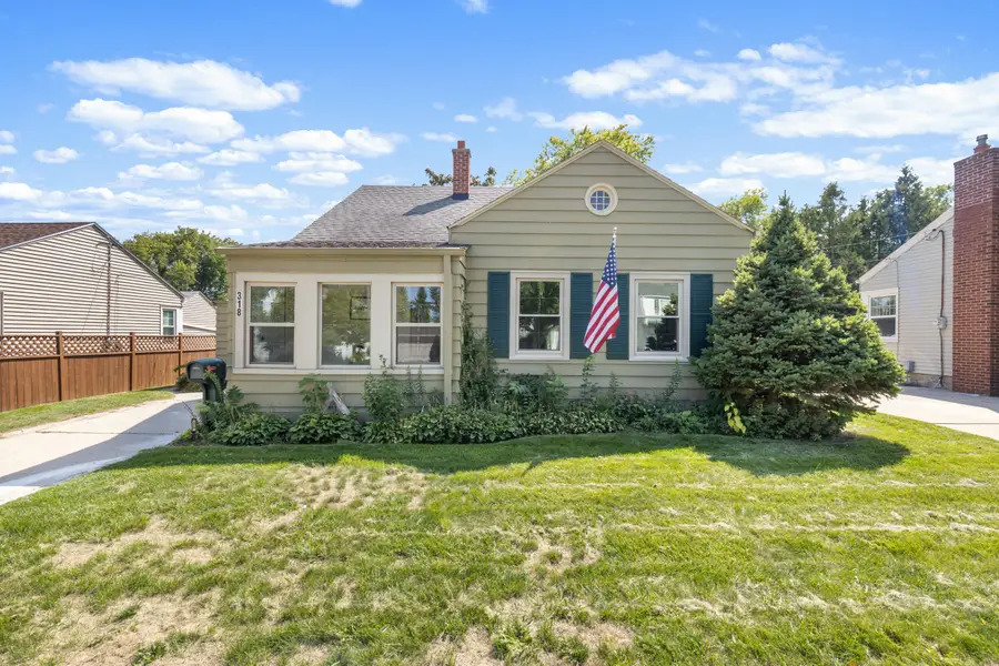 318 E Gauer Cir, Milwaukee, WI 53207 - #3
