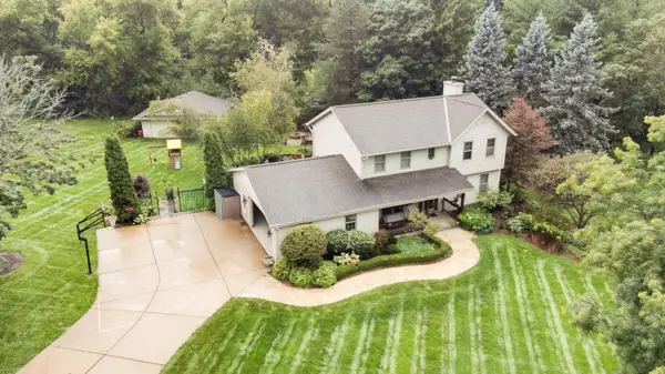W264N6615 Hillview Dr, Lisbon, WI 53089