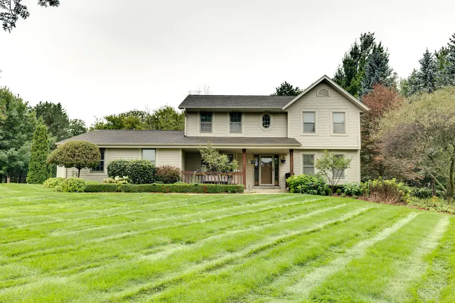 W264N6615 Hillview Dr, Lisbon, WI 53089 - #2