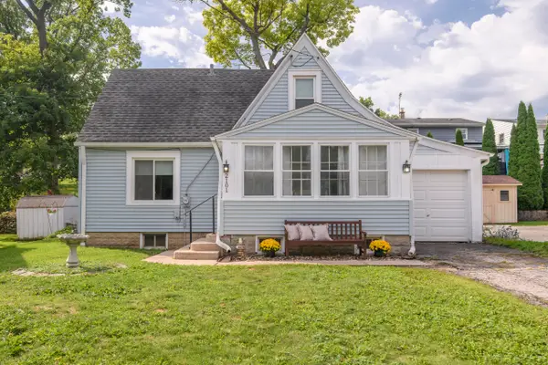2101 Oaklawn Ave, Waukesha, WI 53188