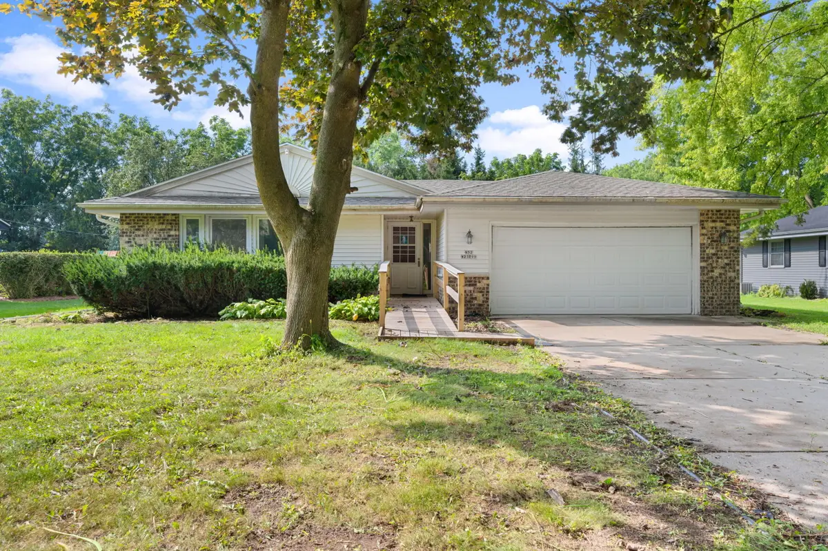 N52W23799 Parkview Dr, Lisbon, WI 53089 - #1