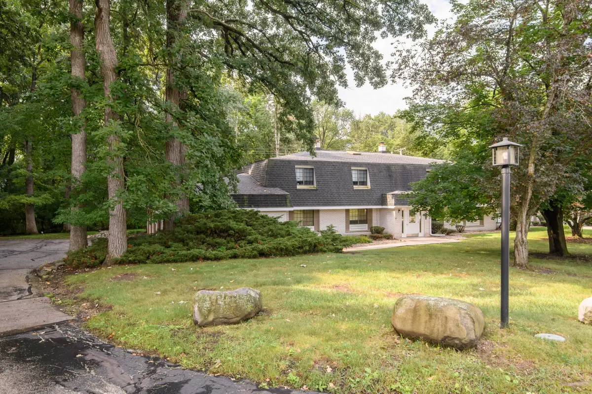 20155 Independence Dr, Brookfield, WI 53045 - #1
