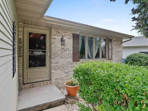 3177 Bellfield Dr, Oshkosh, WI 54904
