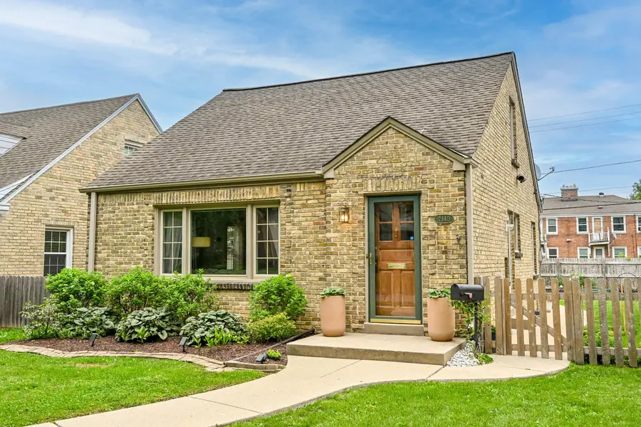 2840 N 77th St, Milwaukee, WI 53222 - #2