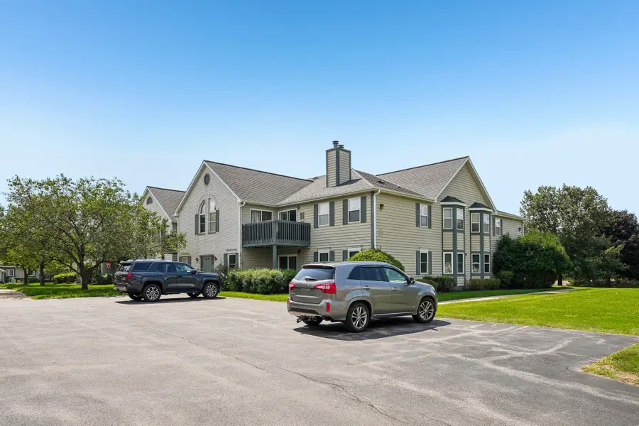 N25W24069 River Park Dr, Pewaukee, WI 53072 - #3