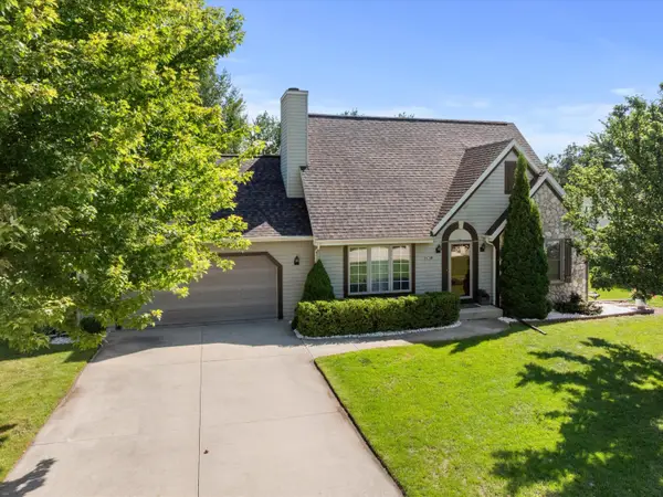 N6193 Woodland Meadows Dr, Sheboygan, WI 53083