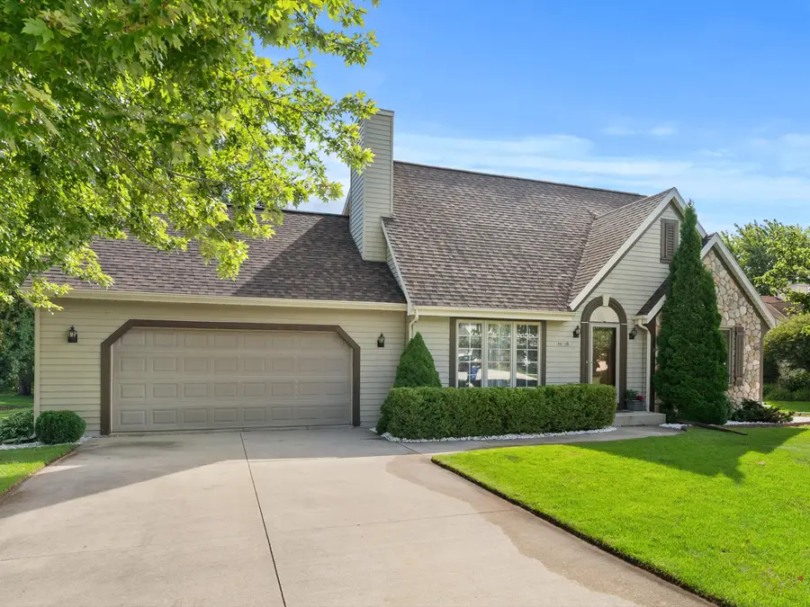 N6193 Woodland Meadows Dr, Sheboygan, WI 53083 - #2