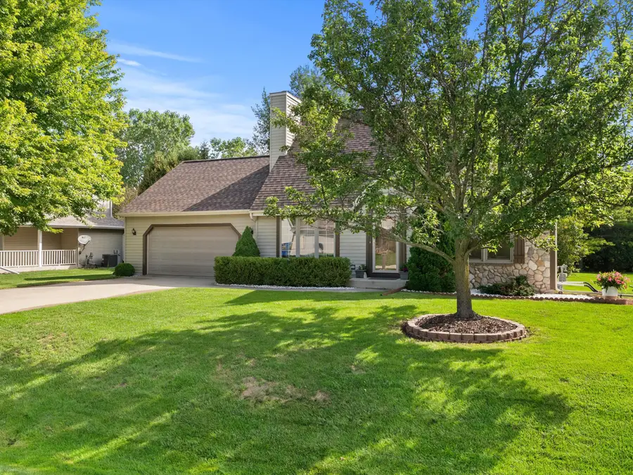 N6193 Woodland Meadows Dr, Sheboygan, WI 53083 - #3